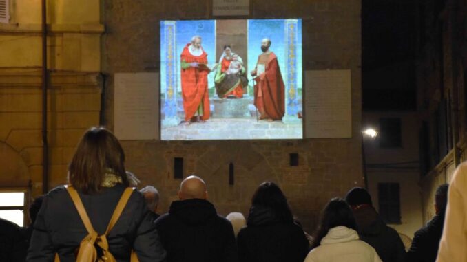 Tanti tifernati per la prima videoproiezione sulla torre civica dell’affresco perduto di Luca Signorelli