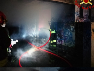Incendio nella notte all'anfiteatro del Parco Ranieri di Umbertide