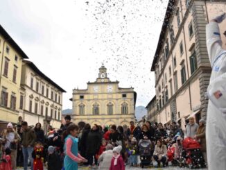Carnevale in piazza nel centro storico di Città di Castello