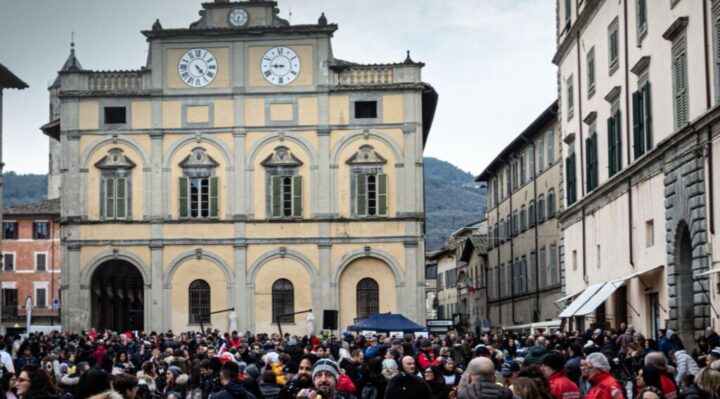Centro storico gremito per il “Carnevale in piazza”