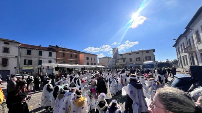 Pierantonio festeggia il Carnevale con “La Carica dei 131”