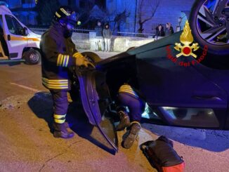 Auto si ribalta in via Colombo a Umbertide, ferito conducente