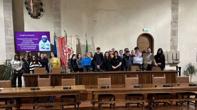 La ricerca sul Vinosanto da uve affumicate del Liceo Europeo approda in Comune