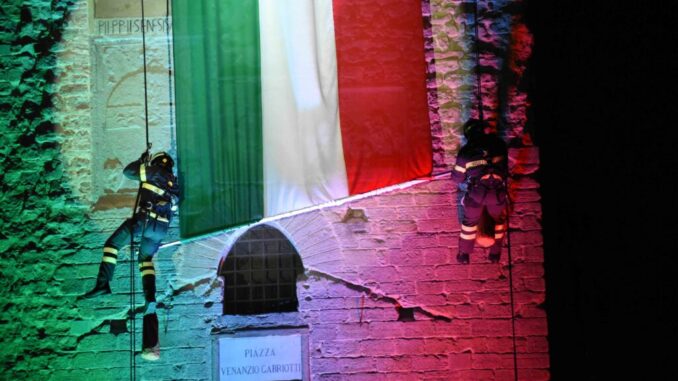 Festa Repubblica: la magia suggestione maxi-tricolore si è ripetuta 