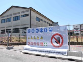 Iniziata la demolizione della scuola Dante Alighieri