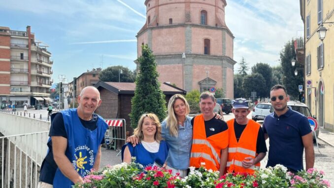 L'Associazione Volontari Umbertide abbellisce Piazza Matteotti