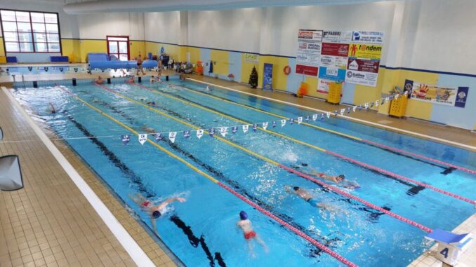 Boom di iscrizioni ai corsi di nuoto della piscina comunale