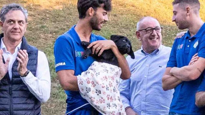 Achille, labrador futuro assistente per una bambina con disabilità