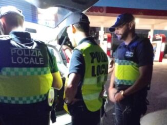 Controlli notturni: trovata mazza da baseball nel bagagliaio