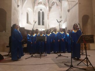Montone: Festa di Capodanno con Musica, Fuochi d'Artificio