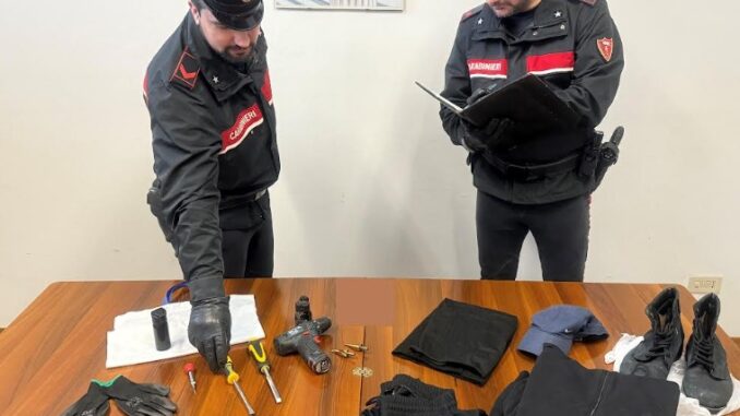 Fermato con arnesi da scasso, denunciato un 40enne kosovaro