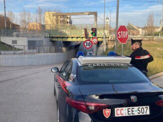Tre minori denunciati per lancio di sassi dal cavalcavia di Umbertide