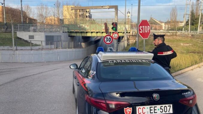 Tre minori denunciati per lancio di sassi dal cavalcavia di Umbertide