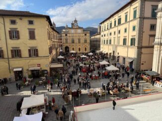 Antiquariato e benedizione degli animali insieme in festa