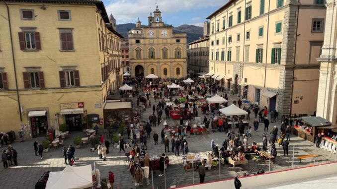 Antiquariato e benedizione degli animali insieme in festa