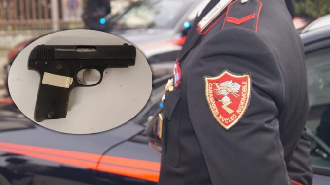 Maltratta e minaccia la moglie con pistola, arrestato dai carabinieri Maltratta e minaccia la moglie con pistola, arrestato dai carabinieri