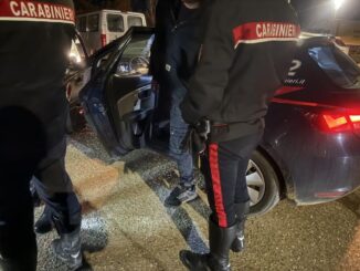 Spaccio davanti alla discoteca: arrestato e denunciato