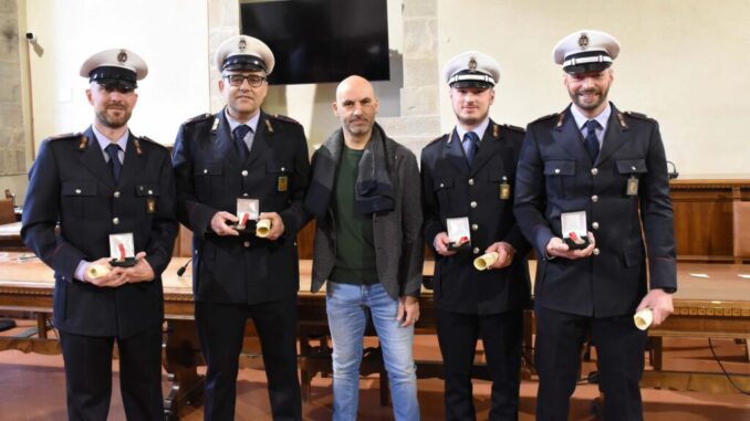 Cerimonia di encomi solenni a quattro operatori della Polizia Locale