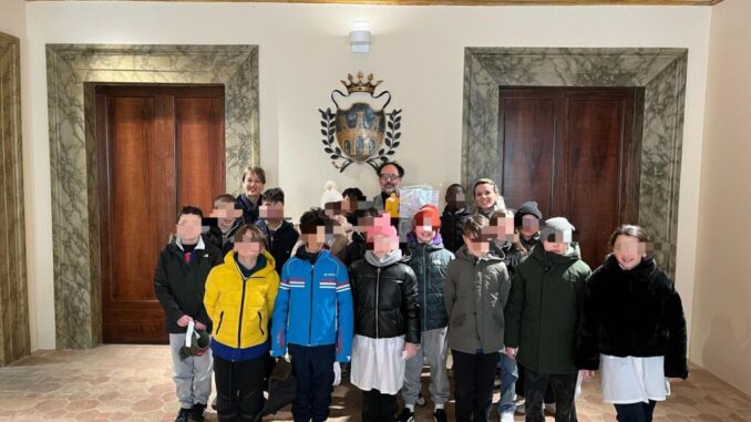Alunni della Garibaldi visitano Sindaco per la “Giornata della Cura”