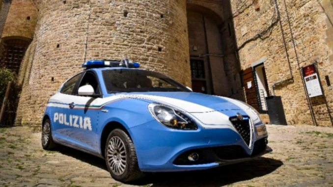 Accoltella collega dopo lite: 21enne ai domiciliari