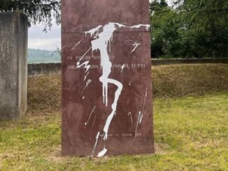 Montone, atto vandalico contro il monumento ad Aldo Bologni