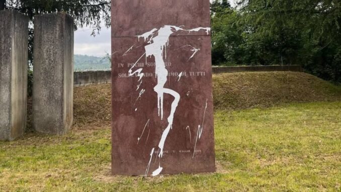 Montone, atto vandalico contro il monumento ad Aldo Bologni