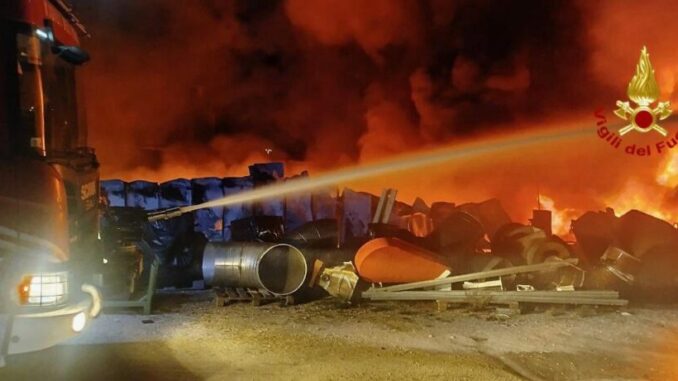 Incendio Lucyplast, stretto monitoraggio da parte di tutte le autorità competenti