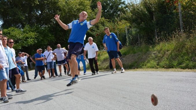 A Città di Castello, il campionato italiano di ruzzola a coppie