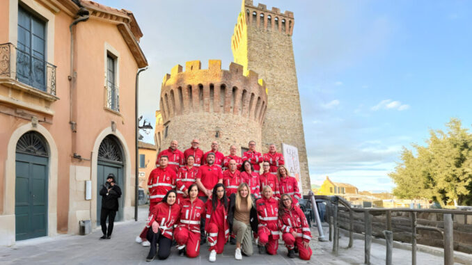 Umbertide omaggia la Croce Rossa con bandiere e luci rosse