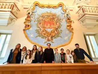 Le alunne della IVP premiate in Comune per gli scacchi