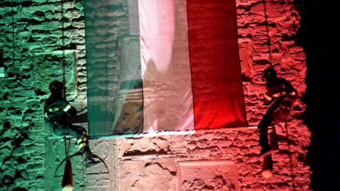 Città di Castello celebra la Repubblica con maxi-tricolore