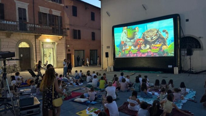 Piazza Fanti gremita per Cinepark, successo per “I Croods”