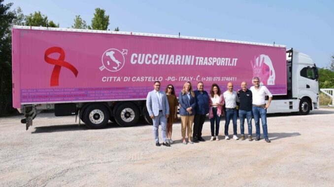 Camion rosa contro la violenza, messaggio in viaggio