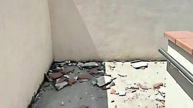 Raid vandalico in piazza delle Tabacchine a Città di Castello