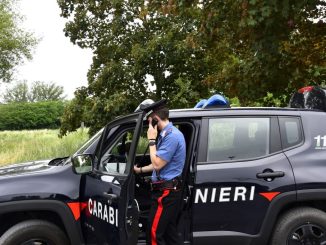 Ruba il portafoglio della receptionist e fugge: denunciato cliente di un hotel a Città di Castello