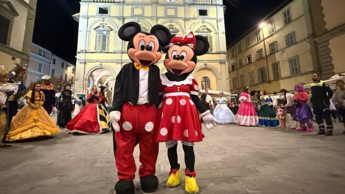 La notte di Topolino, Minnie e Pluto: Città di Castello come Disneyland