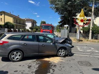 Scontro tra due auto a Pistrino, ferito un passeggero