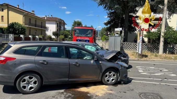 Scontro tra due auto a Pistrino, ferito un passeggero
