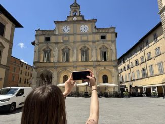 Orologio Palazzo Podestà, scatti e storia nel cuore cittadino