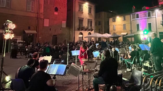 White Rose apre i concerti estivi in Piazza Gabriotti