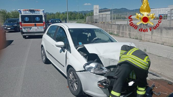 Incidente tra tre veicoli a Castello cinque feriti, tre in ospedale