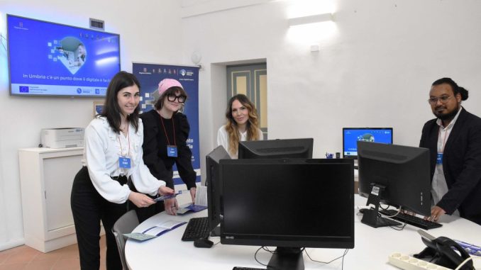 Genitori a scuola di tecnologia: sportello digitale attivo