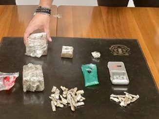 Arrestato per spaccio di droga, sequestrati 700 grammi di hashish