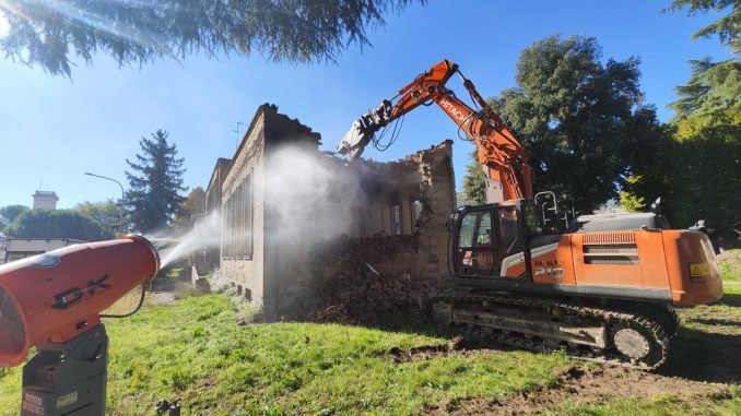 Via alla demolizione dell’ex scuola Garibaldi a Tiferno