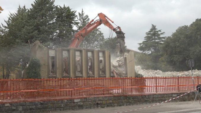 Ex scuola Garibaldi abbattuta: Città di Castello cambia volto