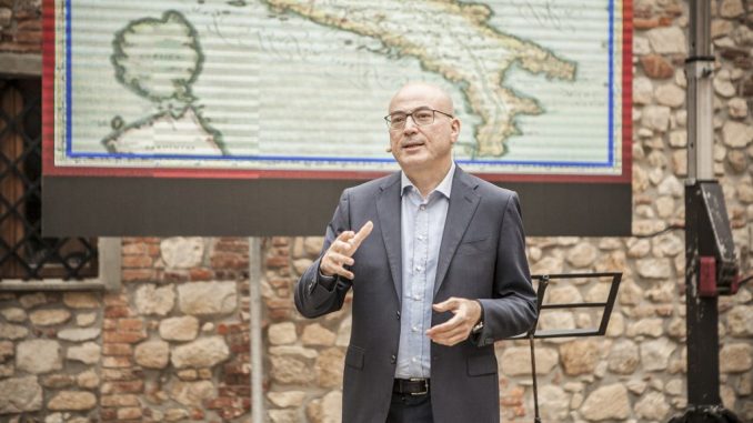 Teatro gremito per Cazzullo e il suo Francesco