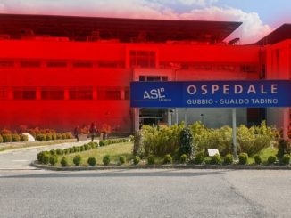 Ospedali umbri illuminano di rosso contro la violenza