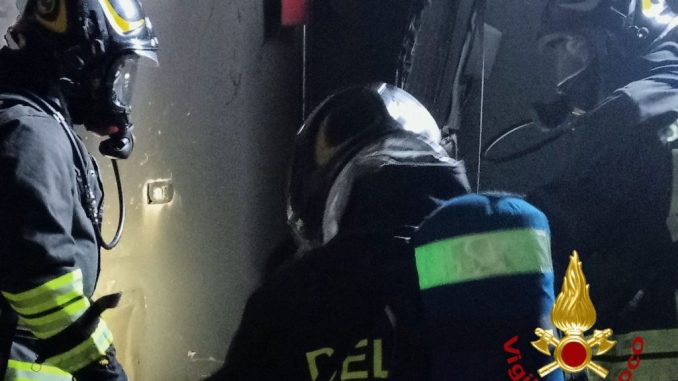 Incendio in negozio di arredamenti a Città di Castello