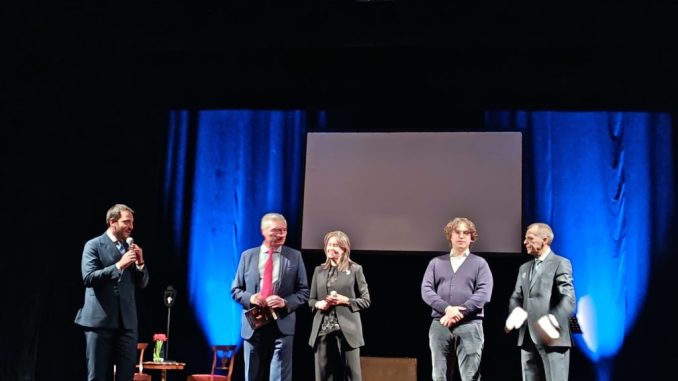 Pasotti incanta Città di Castello con Shakespeare e Pirandello