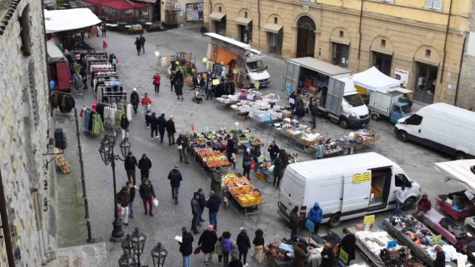 Mercato giovedì irrompe Capodanno: anticipo a mercoledì 31